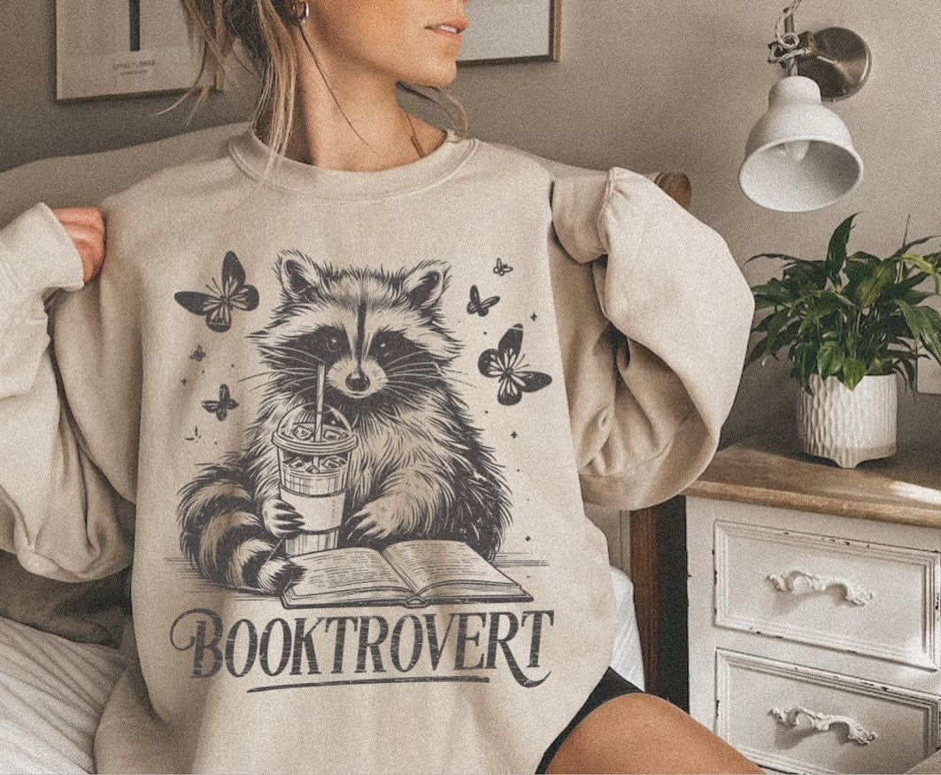 Racoon booktrovert | Book Club